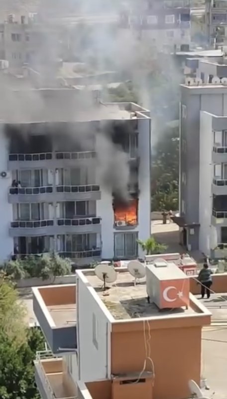 Hatay'da ev yangını: 2 yaralı