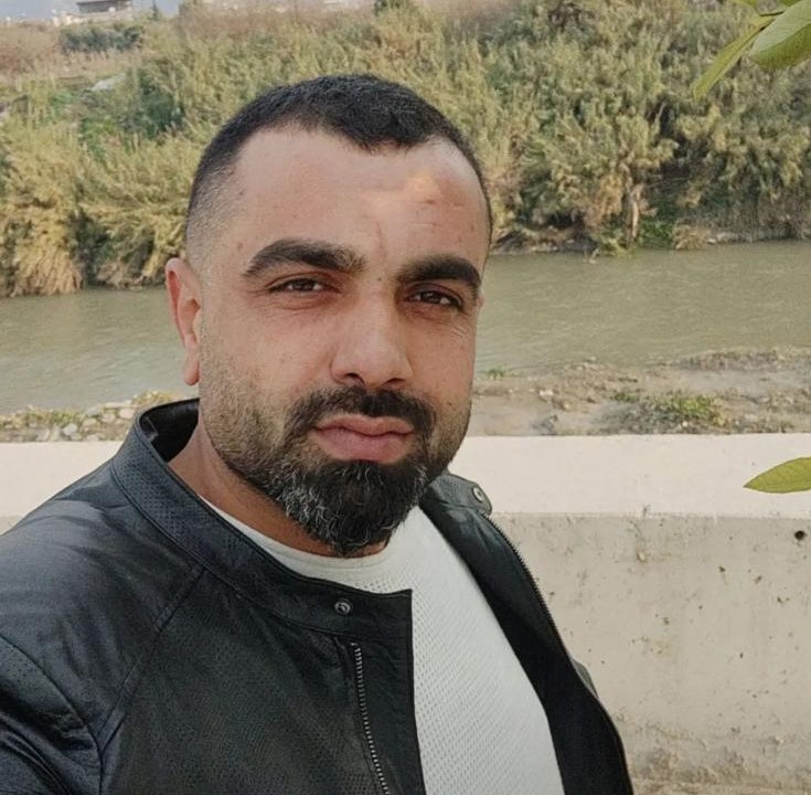 1 kişinin öldüğü kazada, otomobil hafriyat kamyonuna ok gibi saplandı