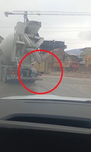 Yola beton döken mikser sürücüsüne para cezası uygulandı