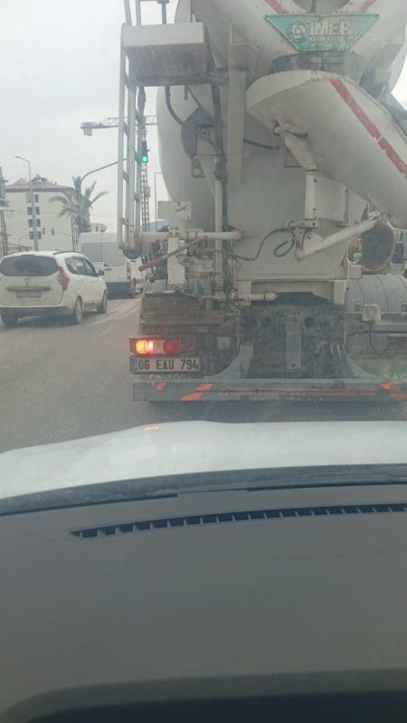 Yola beton döken mikser sürücüsüne para cezası uygulandı