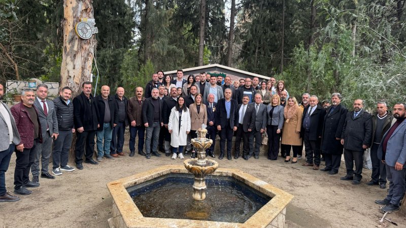 CHP’DEN ANTAKYA’DA GÖVDE GÖSTERİSİ GÜNEŞ ALTIN’A PARTİ ROZETİ TAKILDI