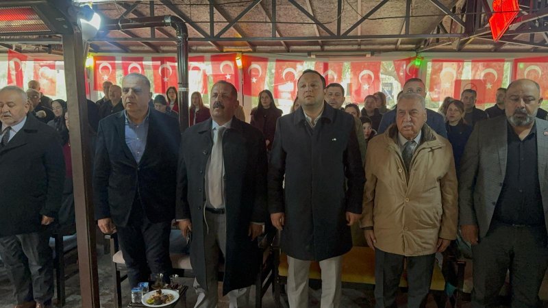CHP’DEN ANTAKYA’DA GÖVDE GÖSTERİSİ GÜNEŞ ALTIN’A PARTİ ROZETİ TAKILDI 