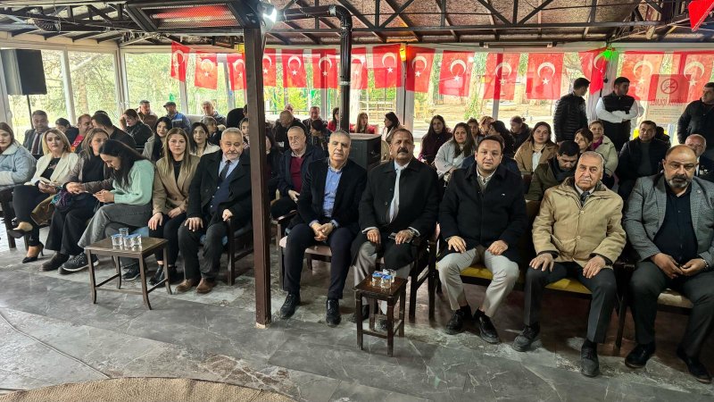 CHP’DEN ANTAKYA’DA GÖVDE GÖSTERİSİ GÜNEŞ ALTIN’A PARTİ ROZETİ TAKILDI 