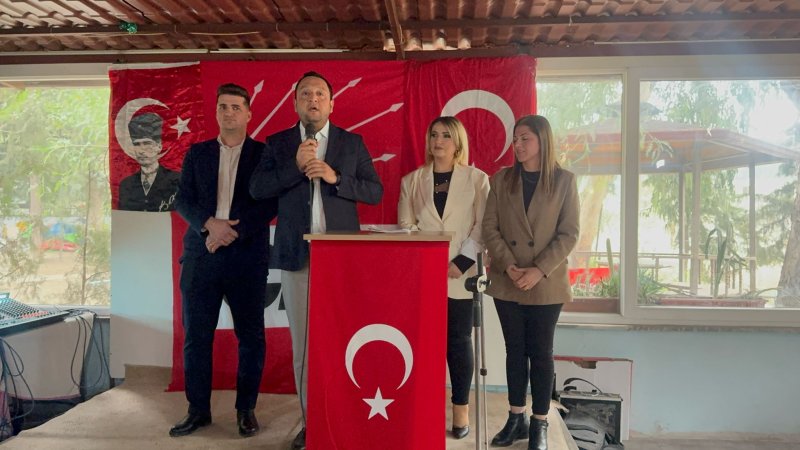 CHP’DEN ANTAKYA’DA GÖVDE GÖSTERİSİ GÜNEŞ ALTIN’A PARTİ ROZETİ TAKILDI