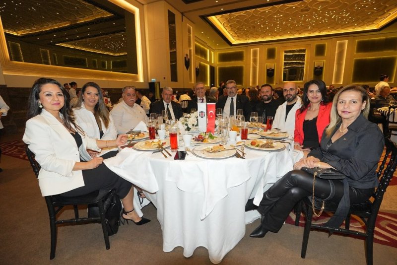 BEŞİKTAŞLILAR ADANA'DA İFTAR YEMEĞİNDE BULUŞTU