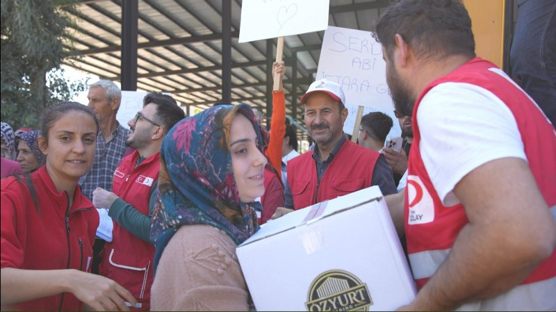 İŞ İNSANI SERDAR ÖZYURT HATAYLILARIN YÜZÜNÜ GÜLDÜRDÜ