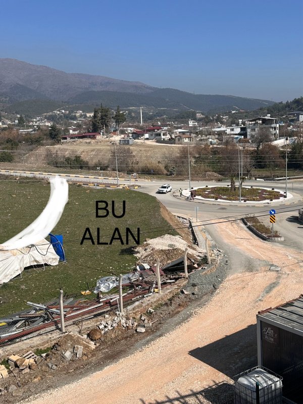 ANTAKYA’DA TEHLİKE SAÇAN KAVŞAK:  VATANDAŞLAR ÇÖZÜM BEKLİYOR