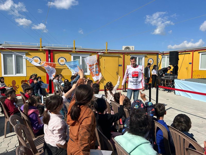 SEYFETTİN: “HALKIMIZ İÇİN AĞIZ VE DİŞ SAĞLIĞI ETKİNLİKLERİMİZ DEVAM EDİYOR”