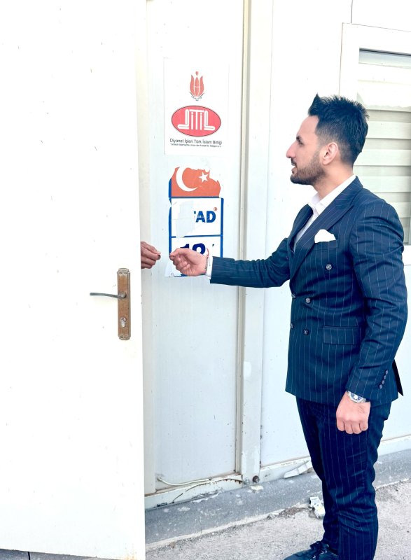 HATAYLILAR DERNEĞİ DEPREMZEDELERE YARDIM KARTI DAĞITTI