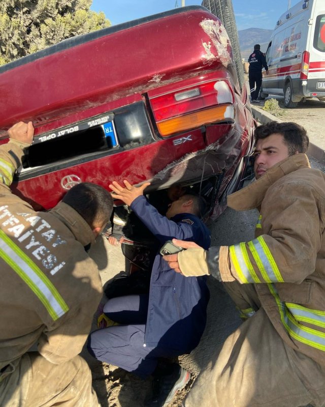 Hatay’da takla atan araçta bulunan 2 vatandaş yaralandı 