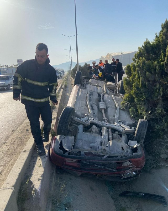 Hatay’da takla atan araçta bulunan 2 vatandaş yaralandı 
