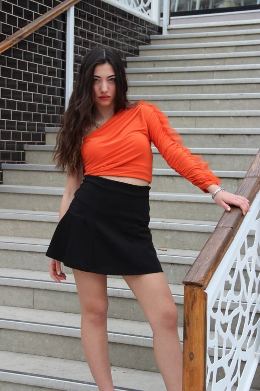 MELİS SAĞLAM OYUNCULUKTA YARIŞA BİR ADIM ÖNDE BAŞLADIM