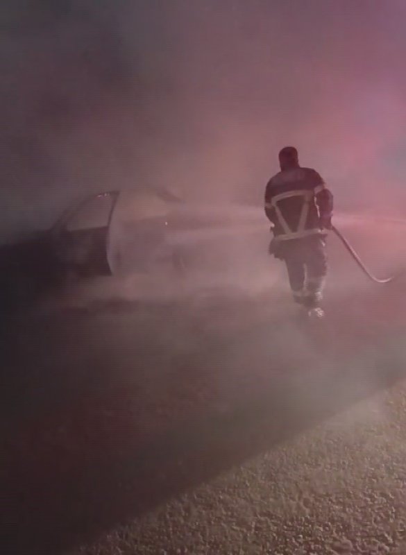 Emanet aldığı otomobil yanınca ne yapacağını şaşırdı