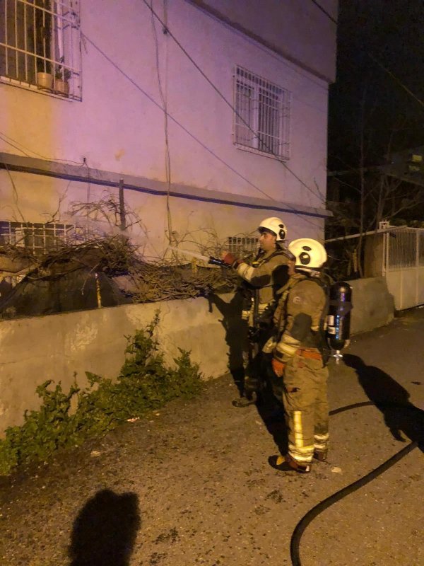  İskenderun’da ev yangını büyümeden söndürüldü