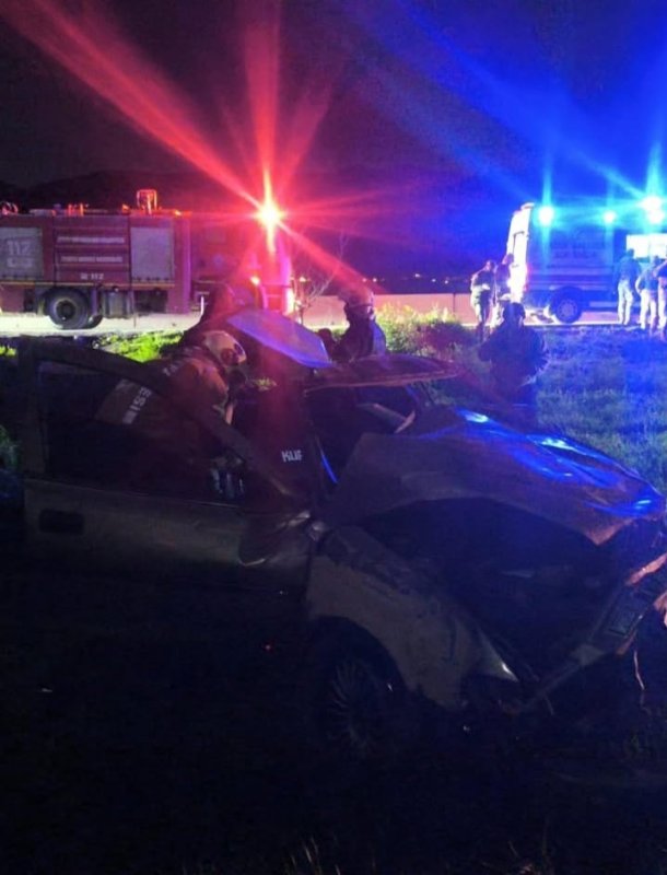 Kırıkhan'da hurdaya dönen otomobilin sürücüsü yaralandı