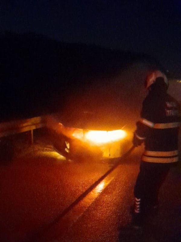 Altınözü’nde araç yangını