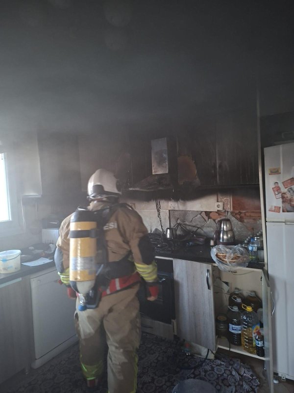 Samandağ'da evin mutfağında çıkan yangın korkuttu