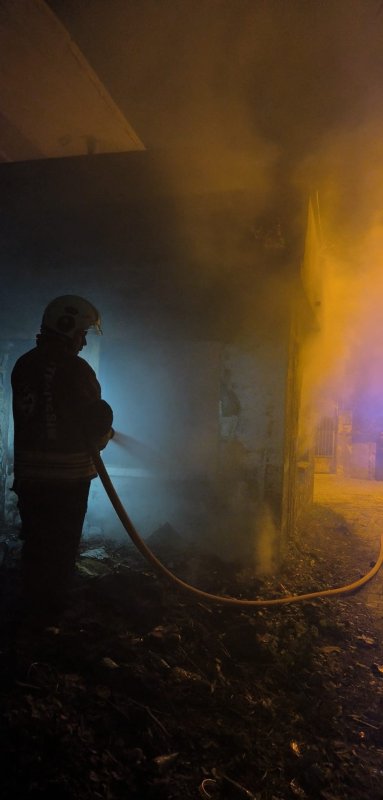  Samandağ'da metruk ev yangını