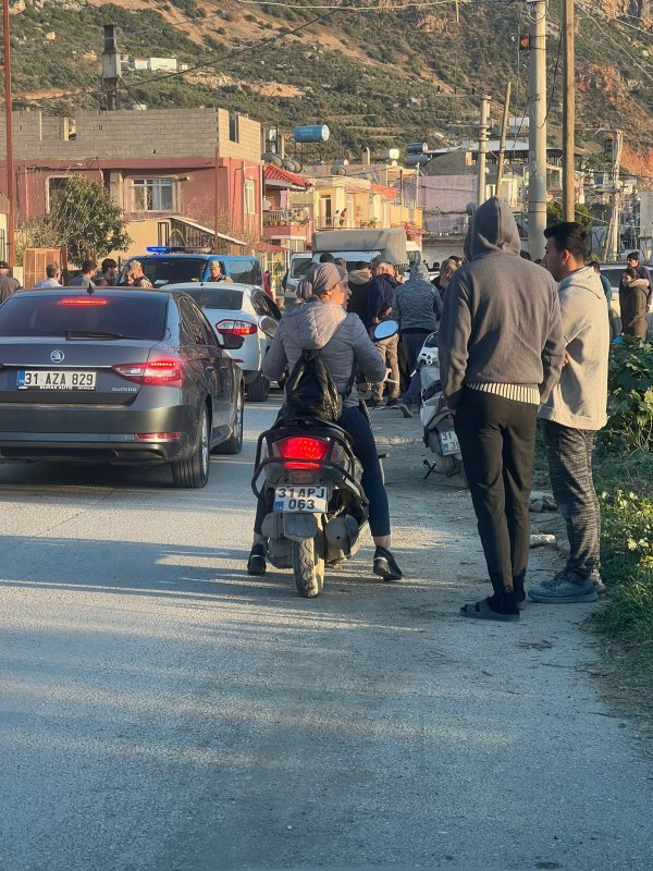 Otomobille çarpışan motosikletli ağır yaralandı