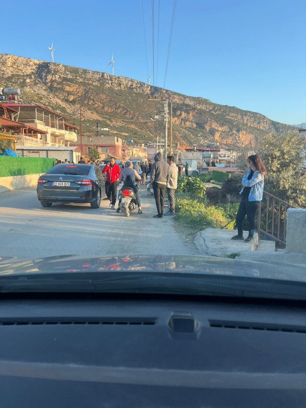 Otomobille çarpışan motosikletli ağır yaralandı