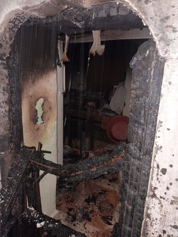 Ev yangınında dumandan etkilenen 2 kişi hastanelik oldu