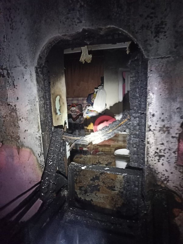 Ev yangınında dumandan etkilenen 2 kişi hastanelik oldu