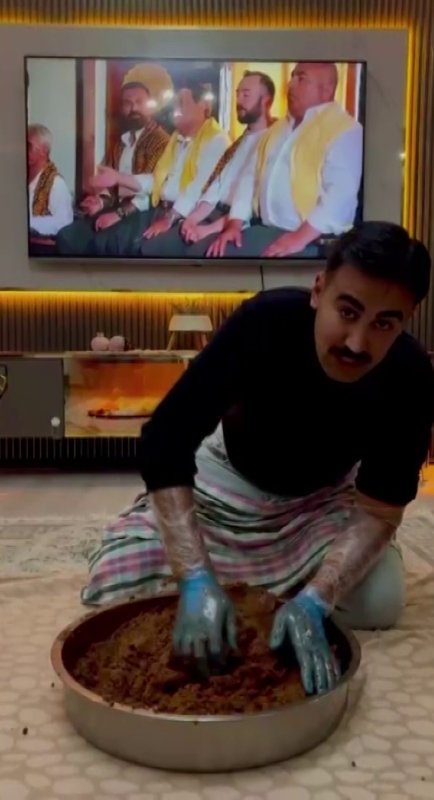 İran’da hayatını kaybeden genç şoförden geriye ailesine neşe içerisinde çiğköfte yoğurduğu anlar kaldı