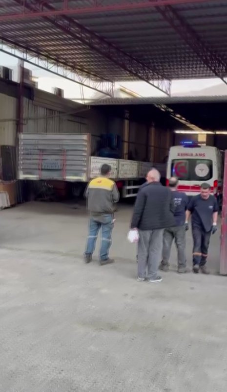 Hava bastığı tır lastiği patladı, jantın isabet etmesiyle can verdi