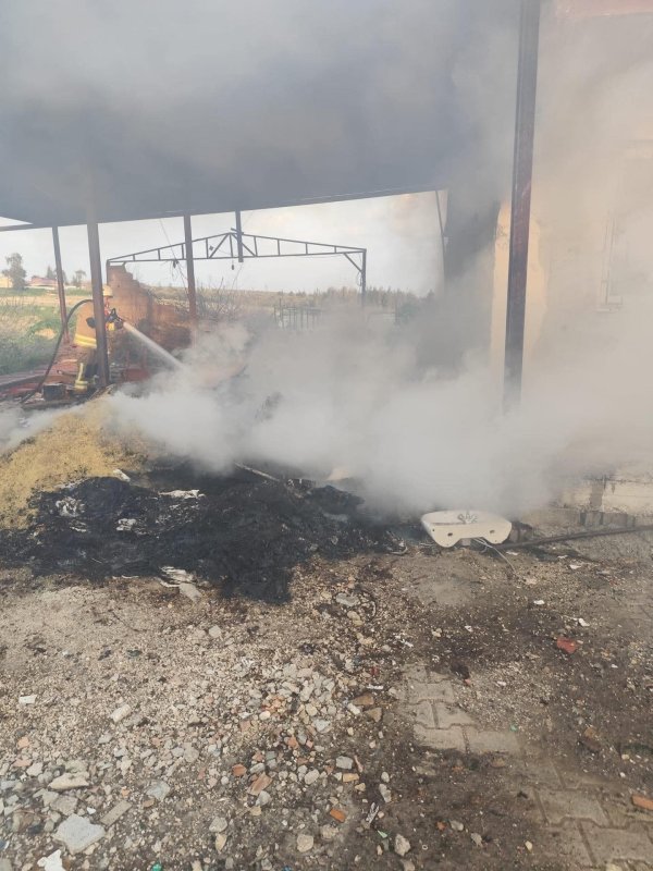 Antakya'da odunlukta çıkan yangın eve sıçramadan söndürüldü