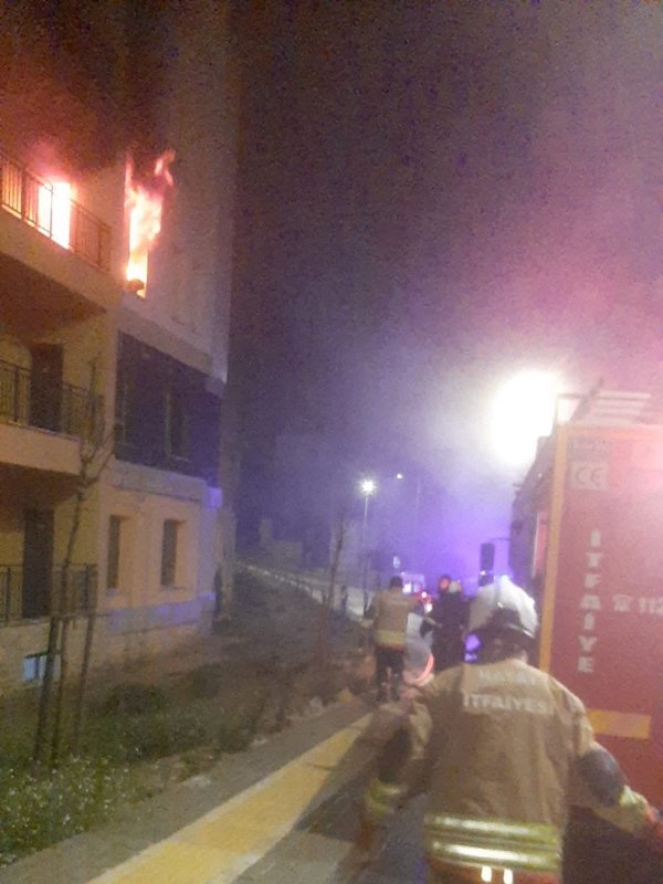 Defne'de apartman dairesinden alevler yükseldi