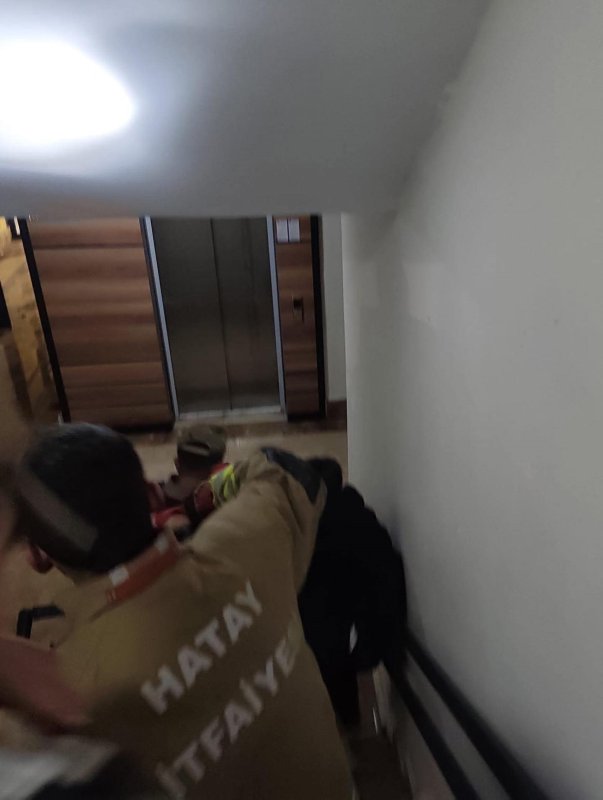 Defne'de apartman dairesinden alevler yükseldi