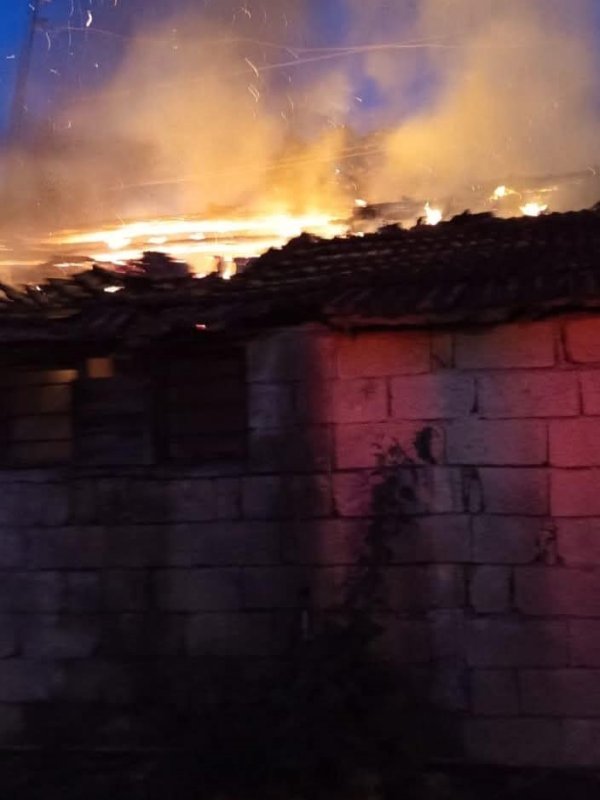 Dörtyol'da metruk bina yangını