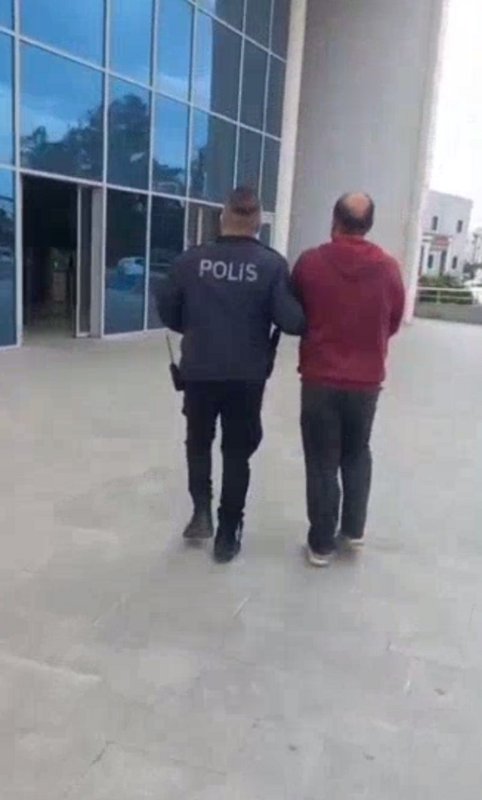 HATAY (İHA) - Hatay'ın Antakya ve Arsuz ilçelerinde aranan şahısların yakalanmasına yönelik çalışmada hapis cezaları ile aranan 3 kişi gözaltına alındı.