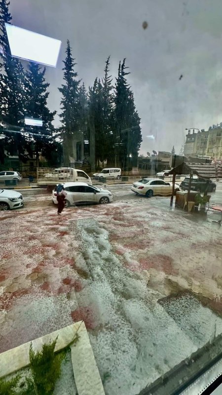 Hatay'da dolu ve sağanak yağış sonrası sel meydana geldi