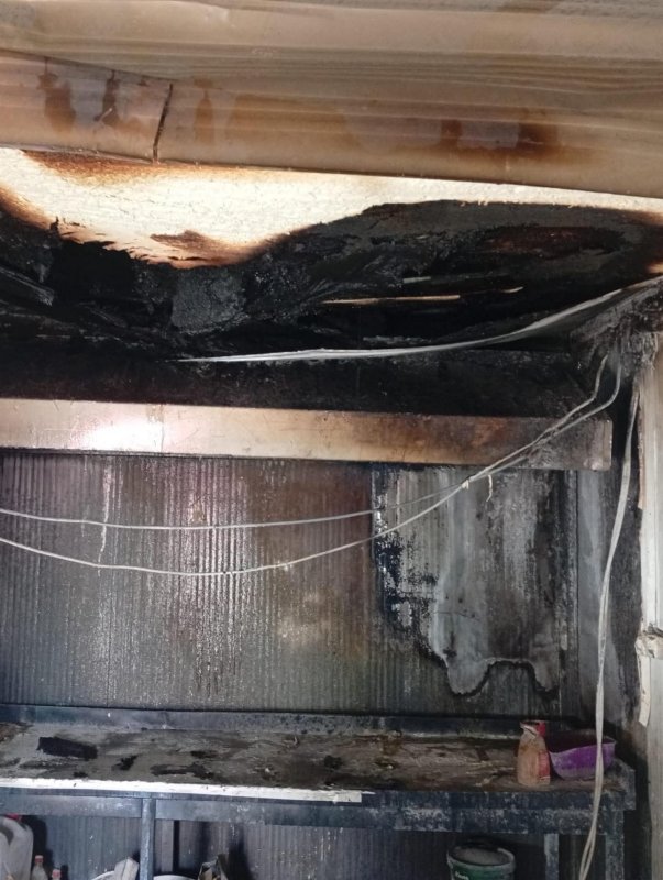 Defne'de iş yeri alevlere teslim oldu