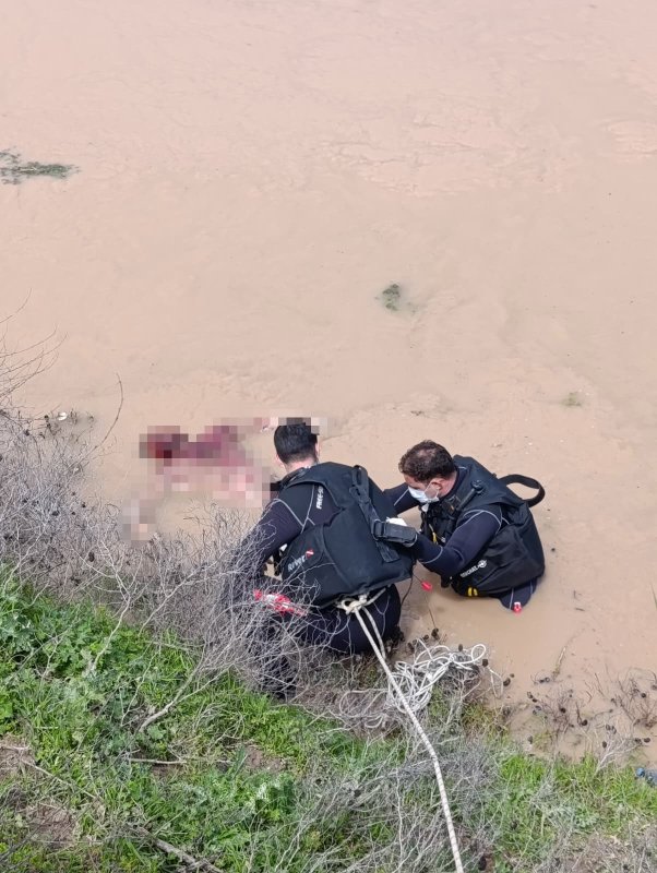 Günlerdir kayıp olarak aranan şahsın cansız bedenini derede çoban buldu