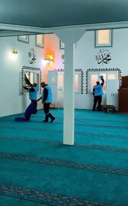 Antakya’da ibadethane temizliği çalışmaları sürüyor