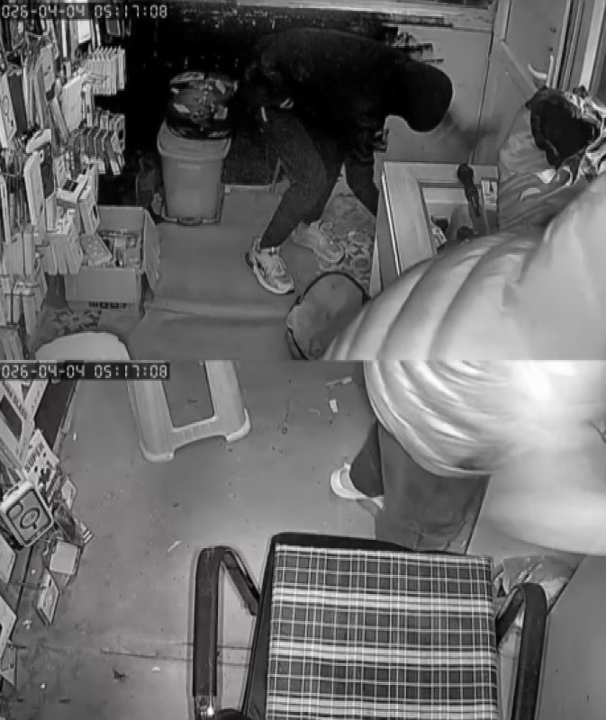 Hırsızın, arkadaşını 'sadece sıfır telefonları al' diyerek yönlendirdiği 150 bin TL'lik soygun kamerada