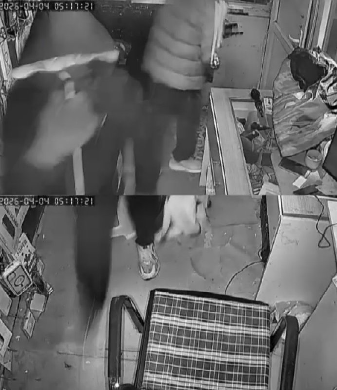 Hırsızın, arkadaşını 'sadece sıfır telefonları al' diyerek yönlendirdiği 150 bin TL'lik soygun kamerada