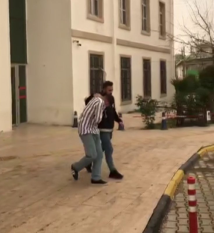 Başkasına ait beğendiği ayakkabıyı çalarken kameralara yakalanan suç makinesi tutuklandı