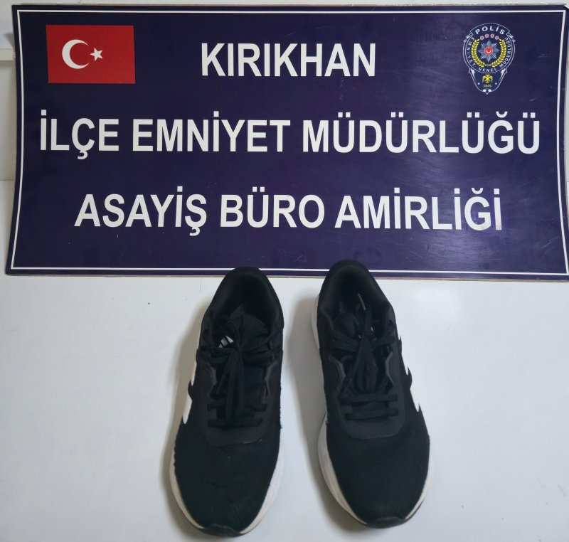 Başkasına ait beğendiği ayakkabıyı çalarken kameralara yakalanan suç makinesi tutuklandı