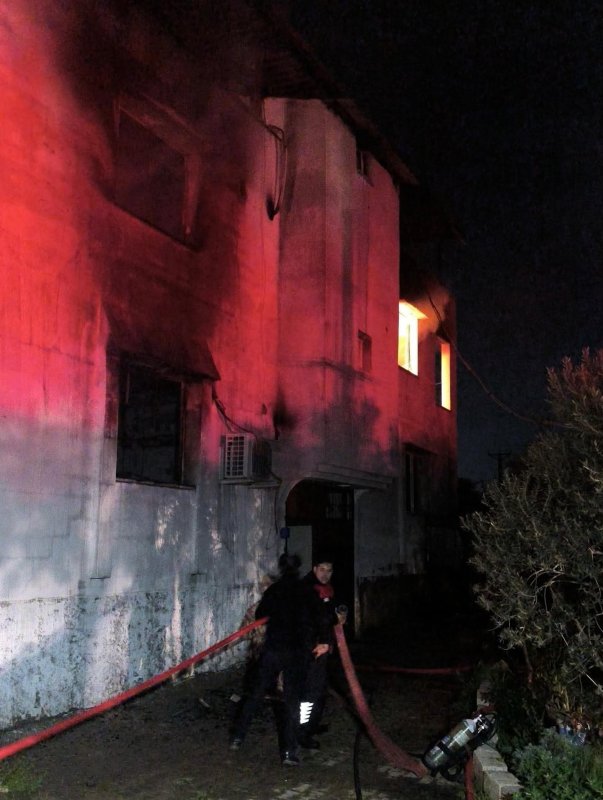 Reyhanlı'da ev yangını