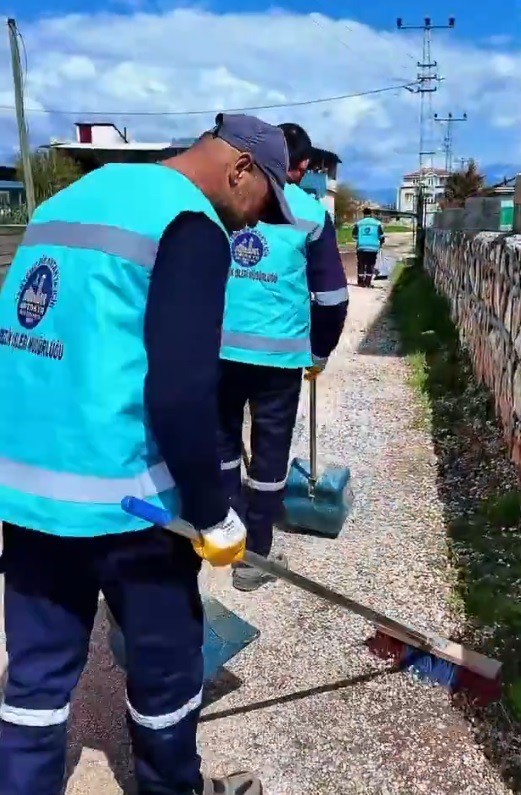 Antakya Belediyesi, Suvatlı Mahallesi'nde temizlik çalışmalarını sürdürüyor