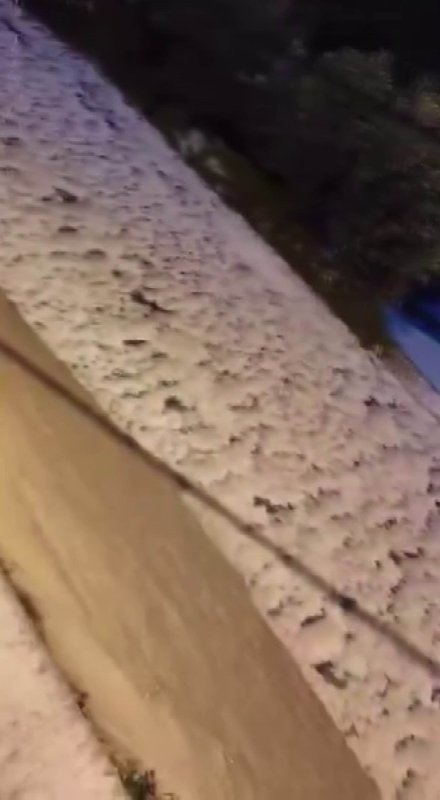 Dolu yağışı beyaza bürüdü