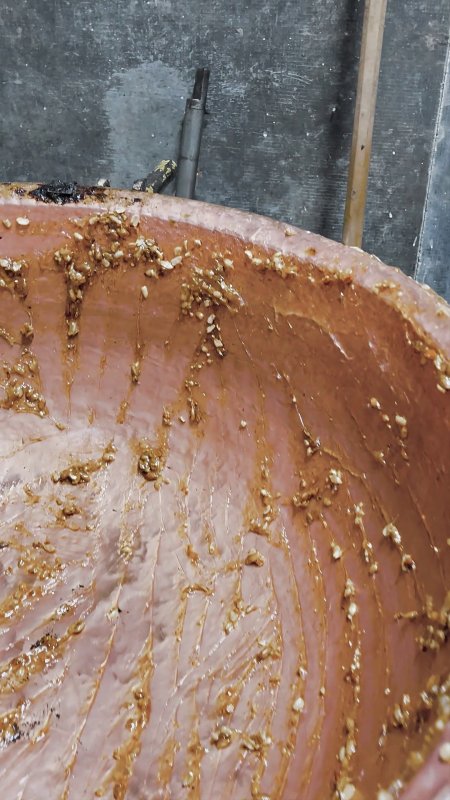 Kötü koku üzerine girilen evde mide bulandıran şartlarda lokum ve cezerye üretildiği ortaya çıktı