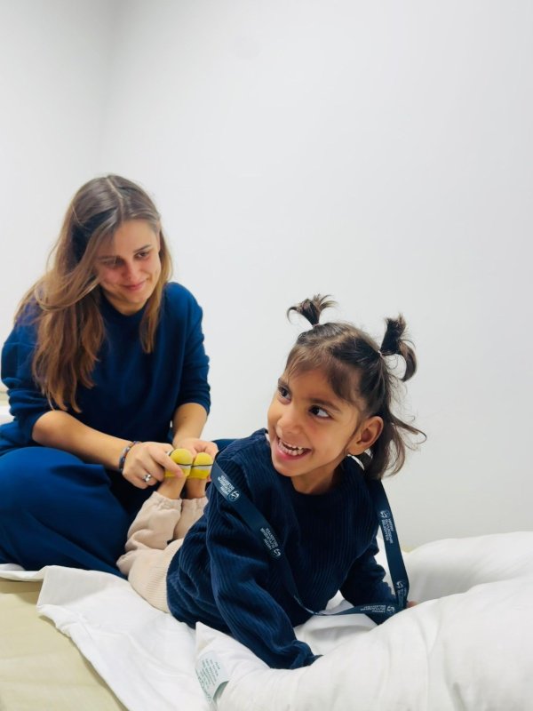 Ada Su'nun 2 yıl süren fizik tedaviyle ilk adımlarını atması yürekleri ısıttı