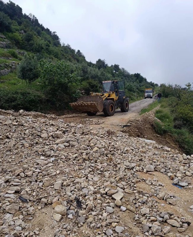  Hatay'da heyelan yaşanan yol ulaşıma kapandı