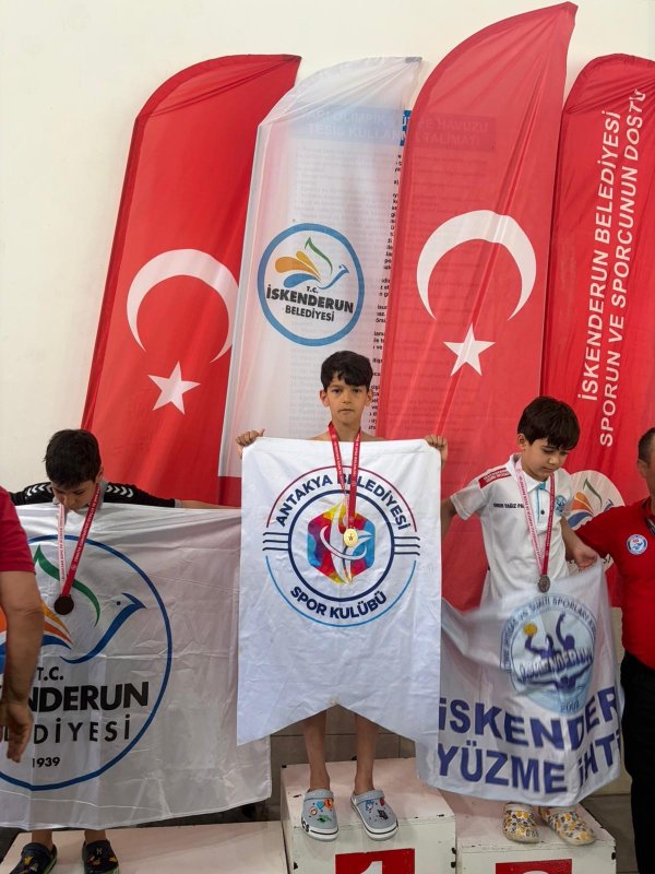  Antakya Belediyesi'nin sporcuları madalyaları topladılar