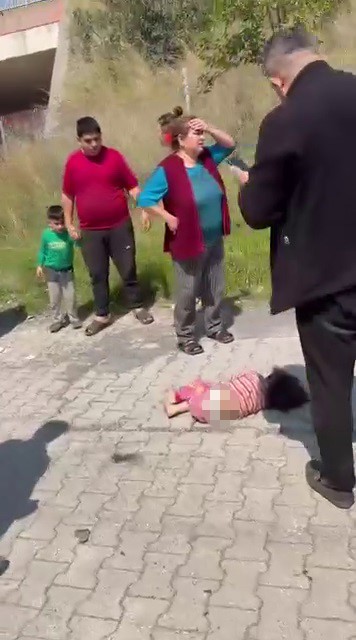 Kazada ağır yaralanan baba ve 3 yaşındaki kızını ölüm ayırdı