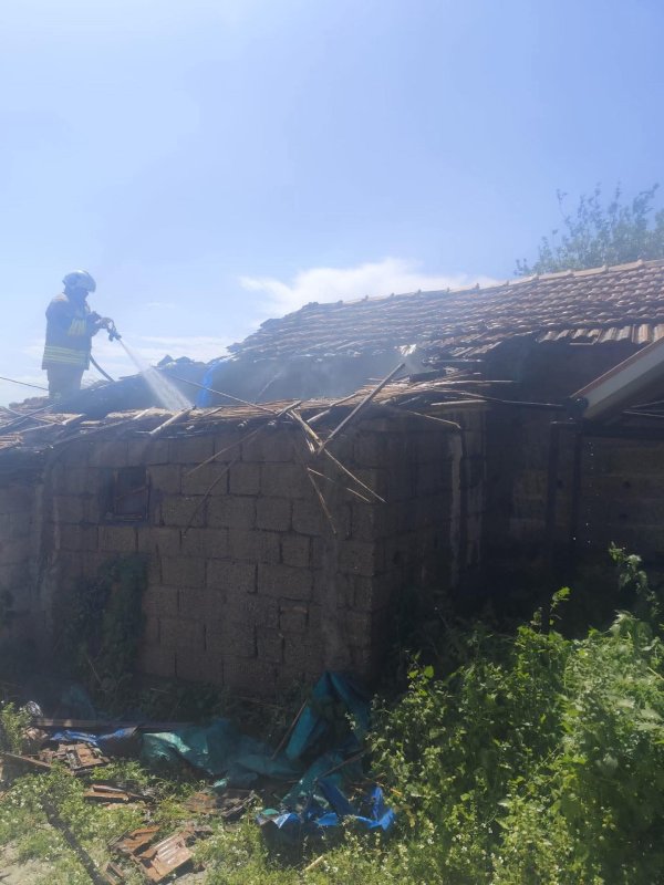  Kumlu'da müstakil ev yangını